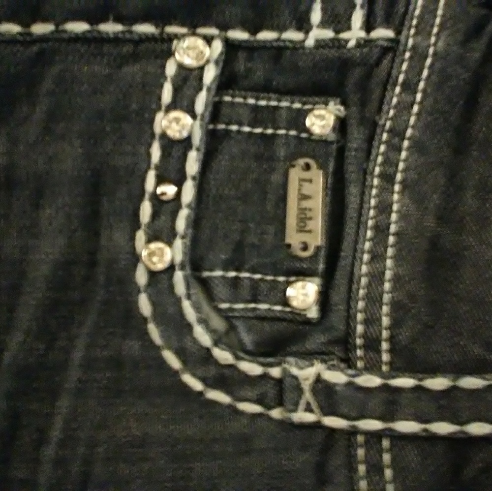 LA idol Cross Pocket Cuffed Capri Jeans - Picture 5 of 5